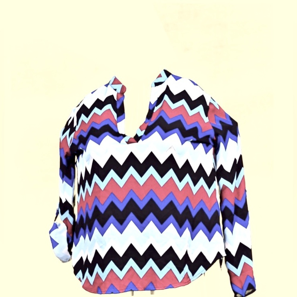 XL chevron 3/4 sleeve v-neck top